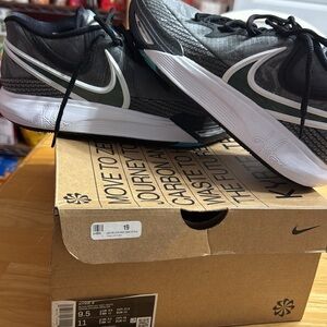 Nike Men's Black and White Athletic Shoes